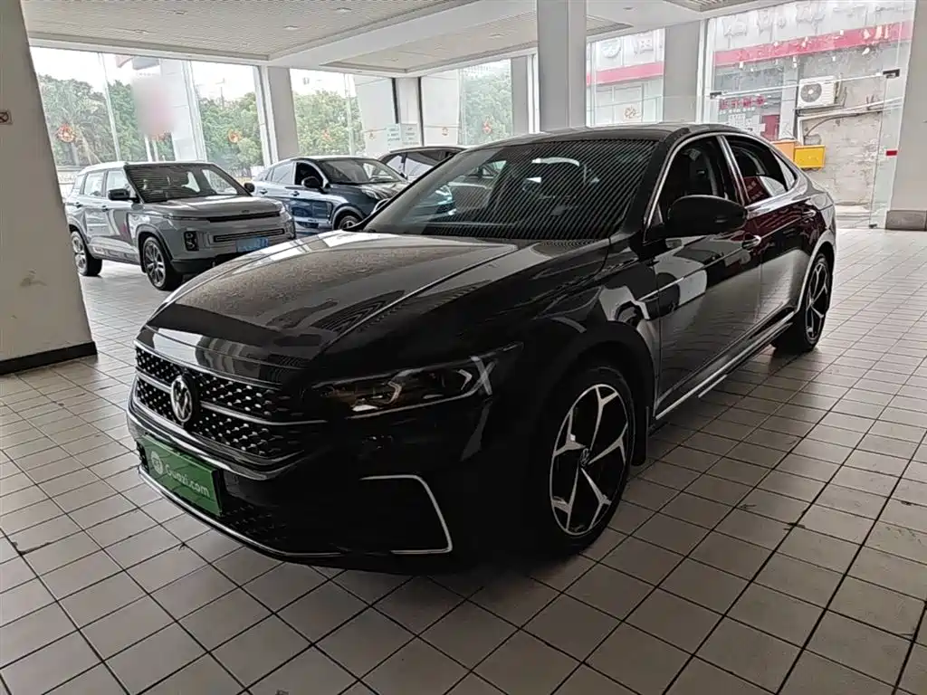 Volkswagen Passat 2023 Facelift 330TSI Starlight Luxury Edition фото 2