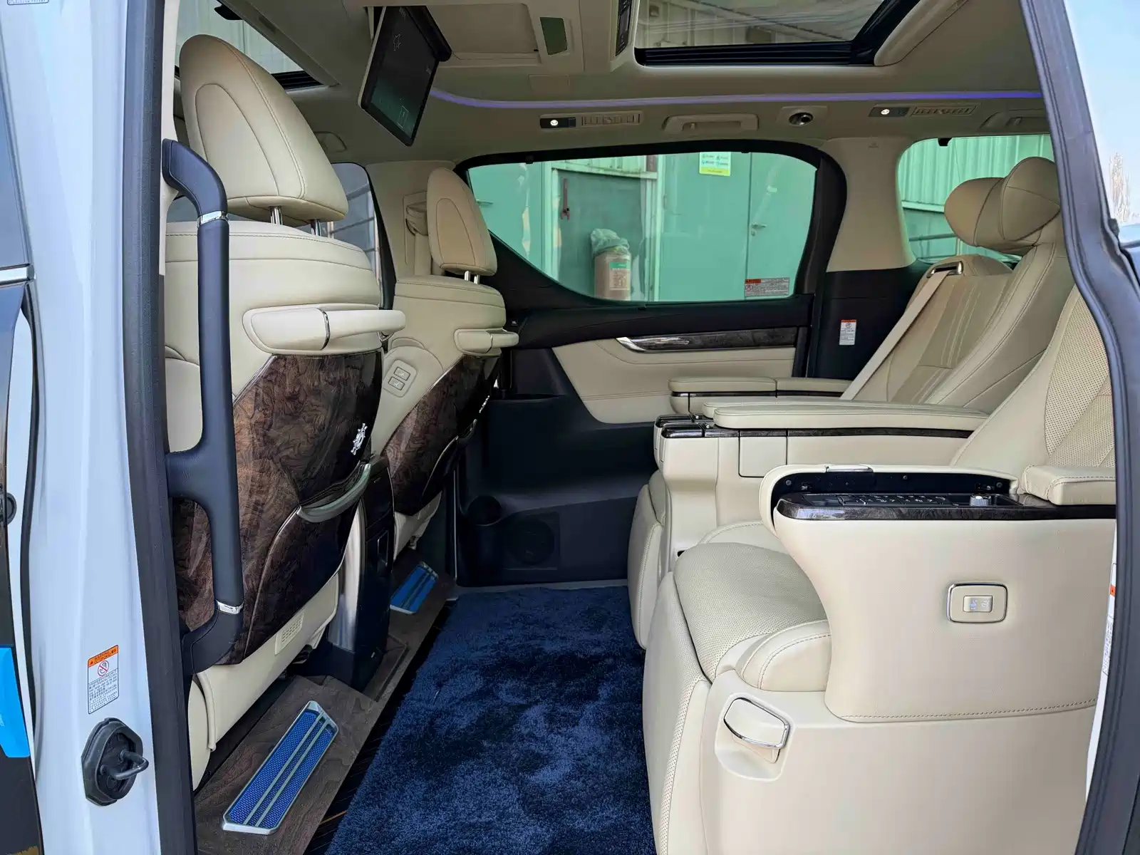 Фото 8 - Toyota Vellfire