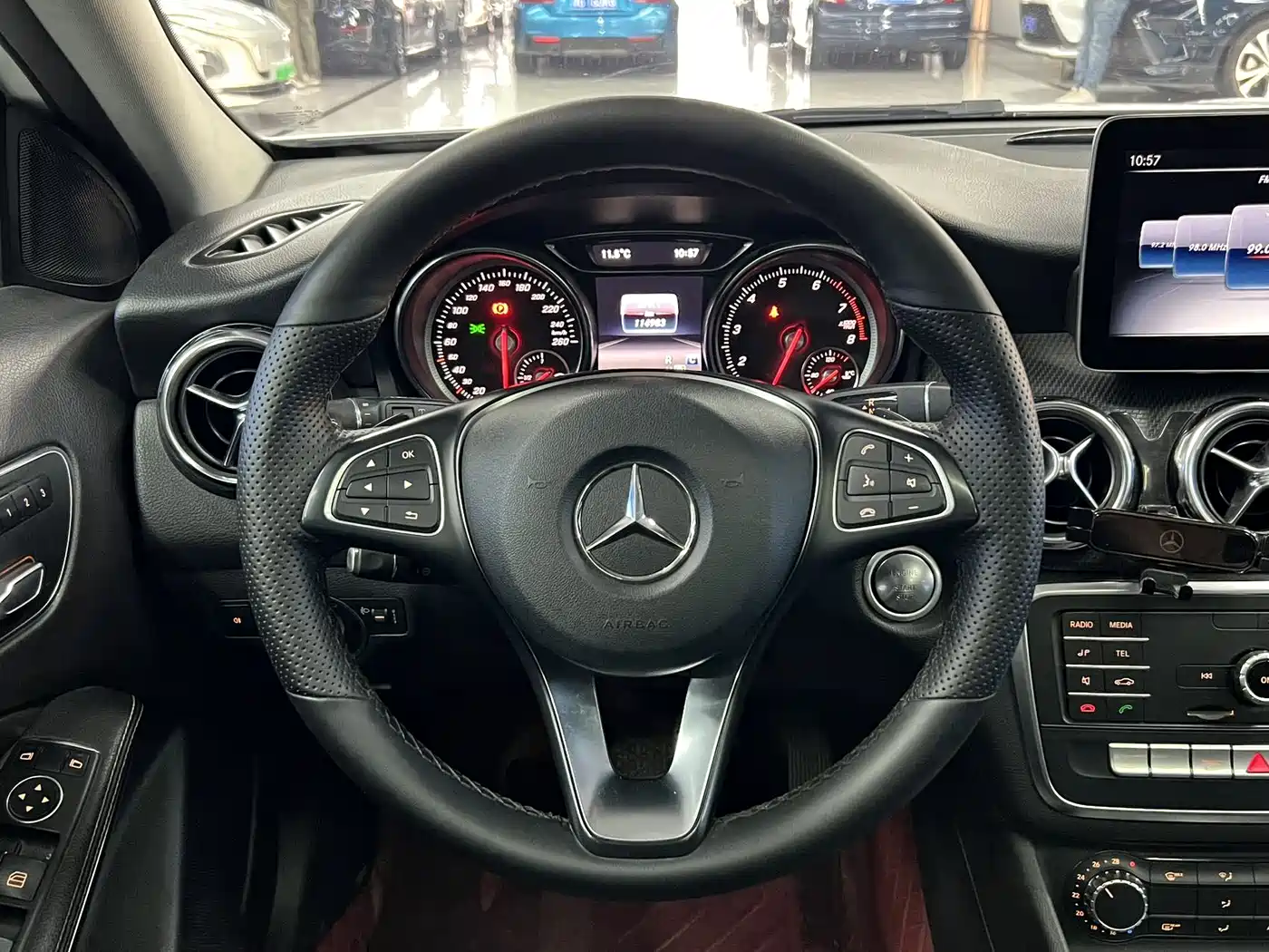 Mercedes-Benz GLA 2018 GLA 200 Dynamic фото 13
