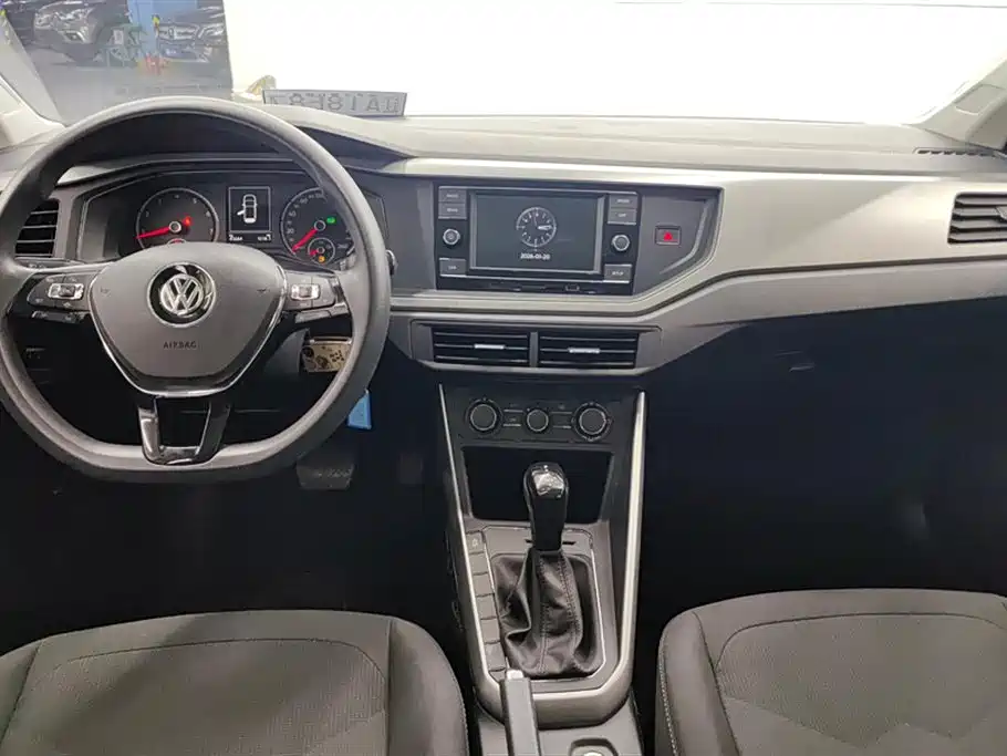 Volkswagen Polo 2019 Plus 1.5L Automatic Panorama Enjoyment Edition фото 12