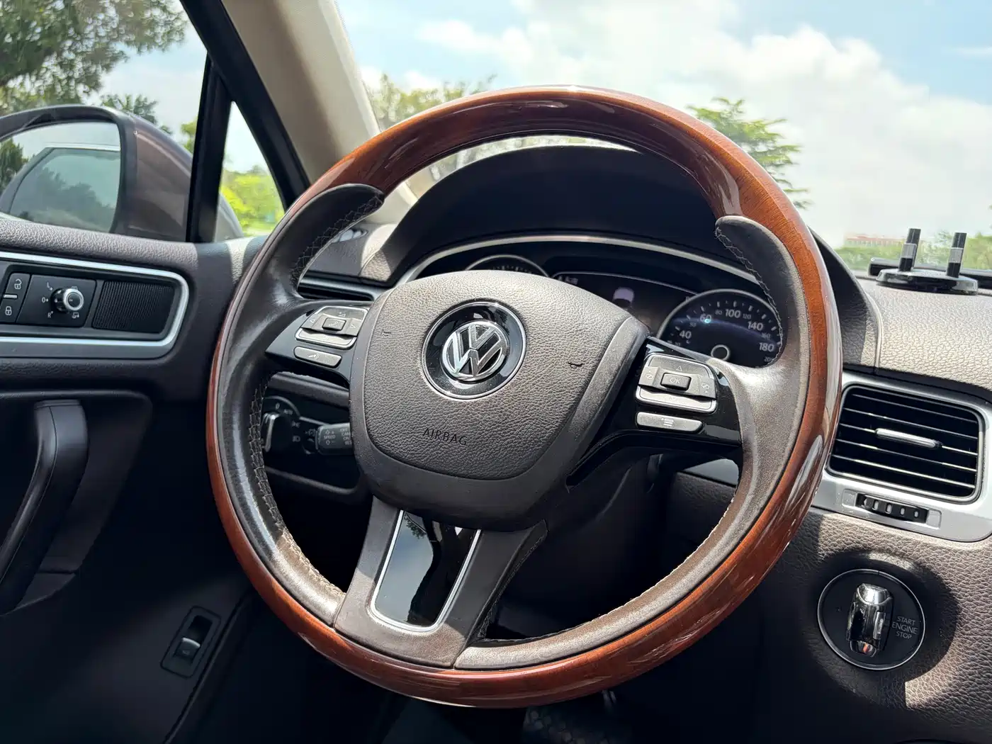 Volkswagen Touareg 2013 3.0TSI X 10th Anniversary Limited Edition фото 15