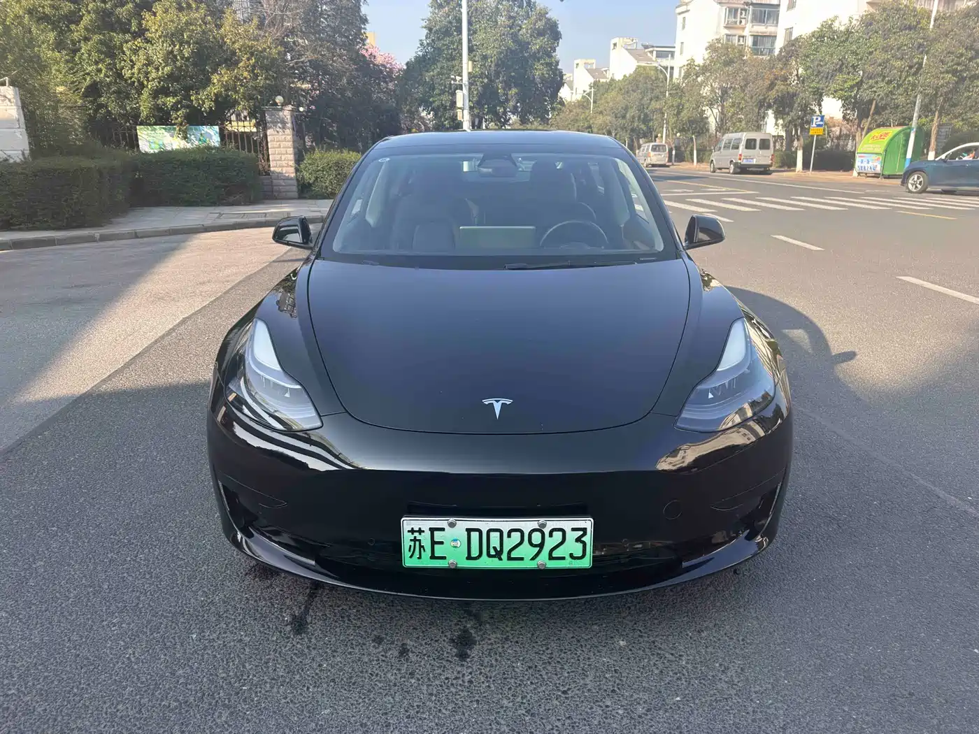 TESLA MODEL 3