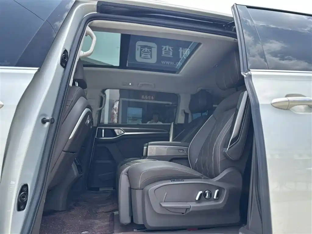 Volkswagen Viloran 2020 380TSI Premium фото 14