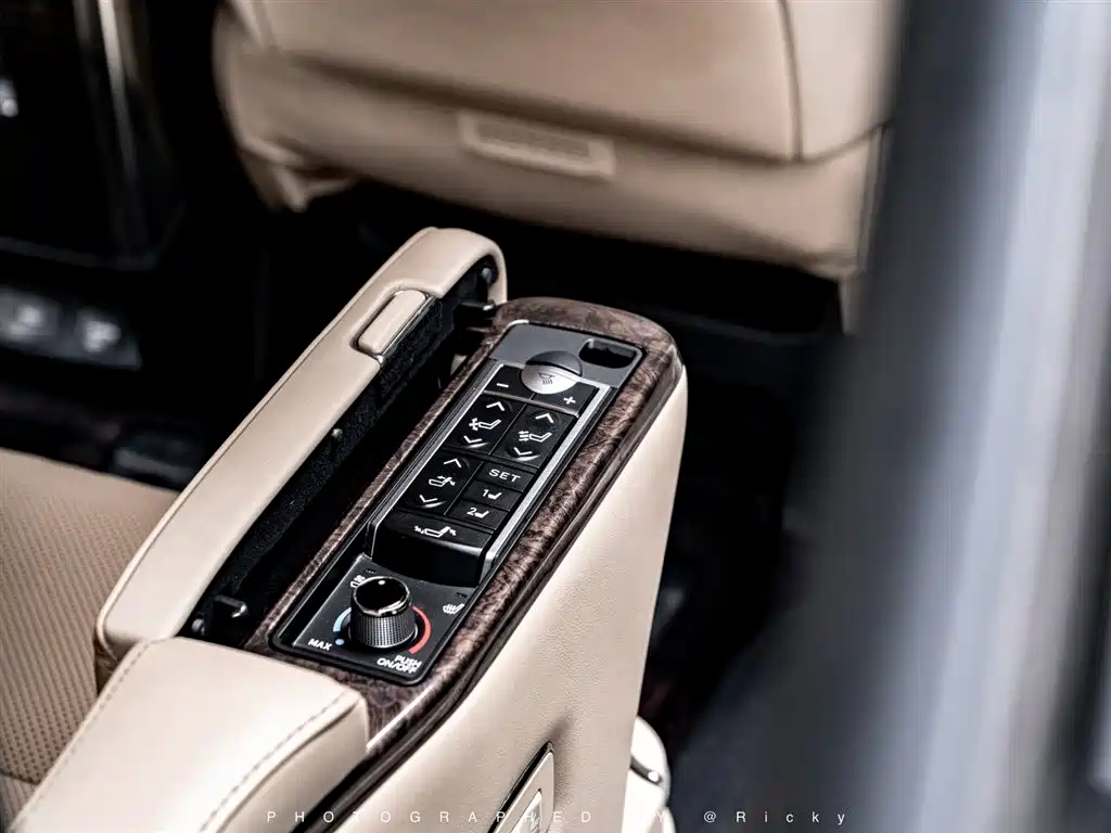Toyota Alphard 2019 Hybrid 2.5L Premium Edition фото 15