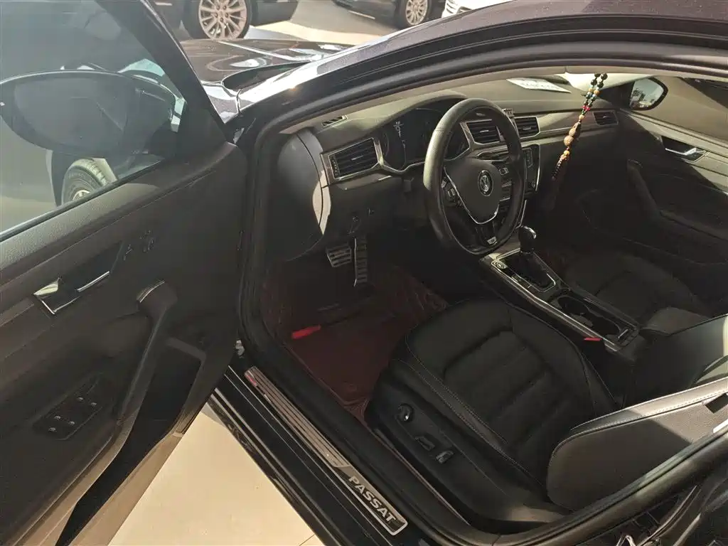 Volkswagen Passat 2017 330TSI DSG Prestige фото 16