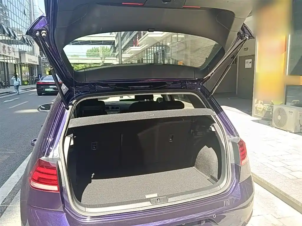 Volkswagen Golf Electric 2020 Chi фото 19