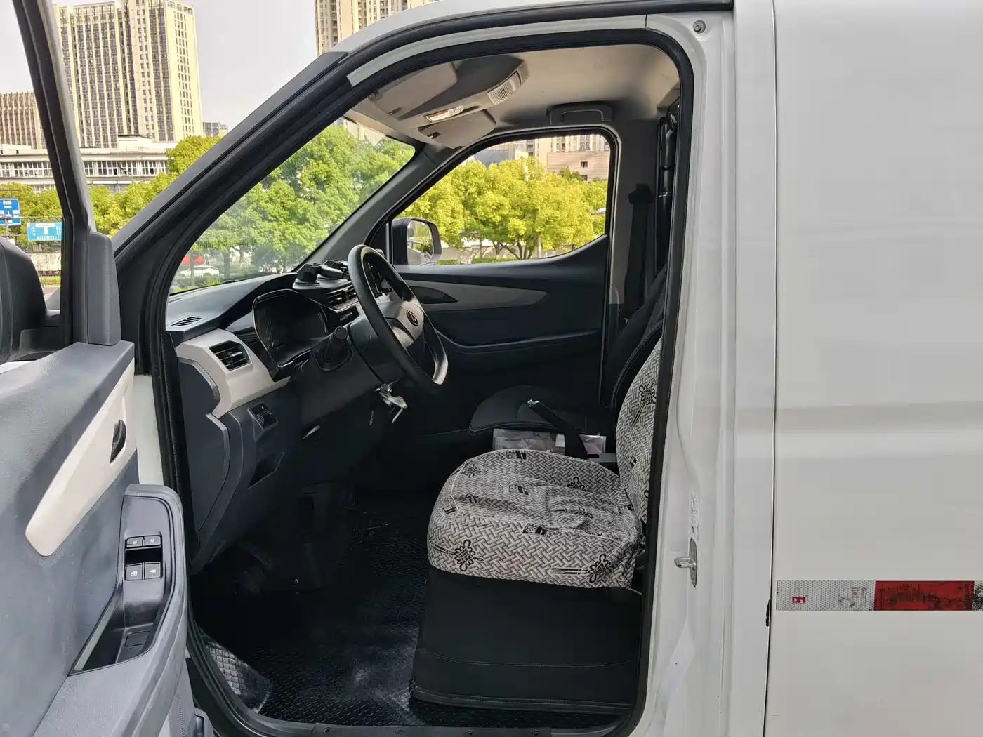 SAIC Maxus Maxus EV30 2022 Pure Electric Smart Logistics Expert Long Axle Guoxuan фото 9