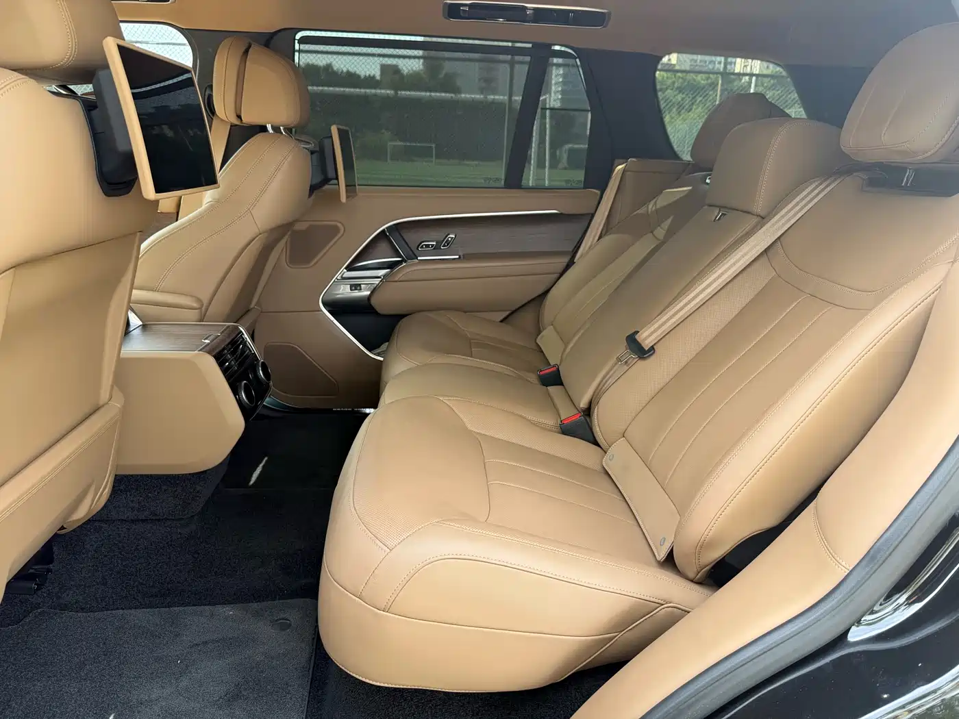 Land Rover Range Rover 2024 3.0 L6 400PS Genesis Extended фото 12