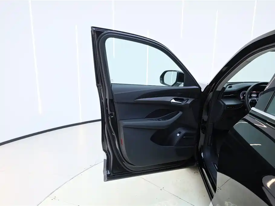 Audi Q6 2024 40 TFSI quattro Cloud View Yulin Package 7-seater фото 17