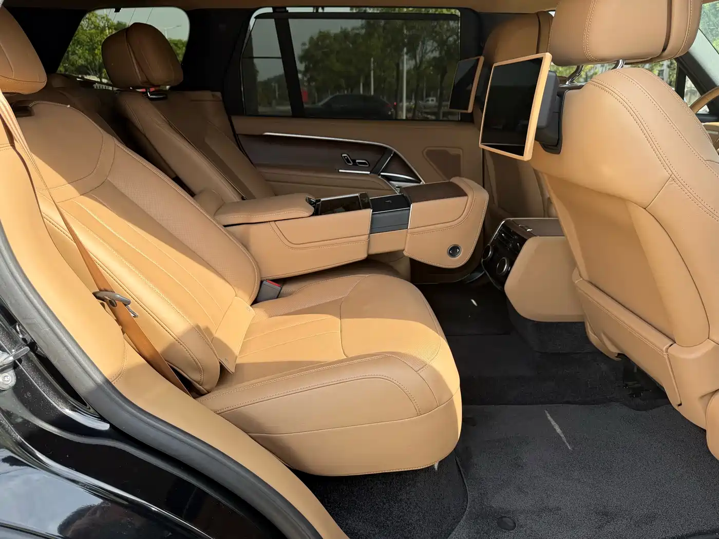 Land Rover Range Rover 2024 3.0 L6 400PS Genesis Extended фото 18