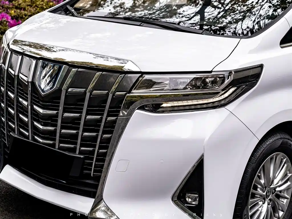 Toyota Alphard 2019 Hybrid 2.5L Premium Edition фото 2