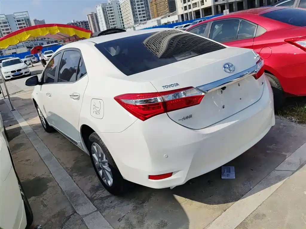 Toyota Corolla 2014 1.6L CVT GL-i Leather Edition фото 5
