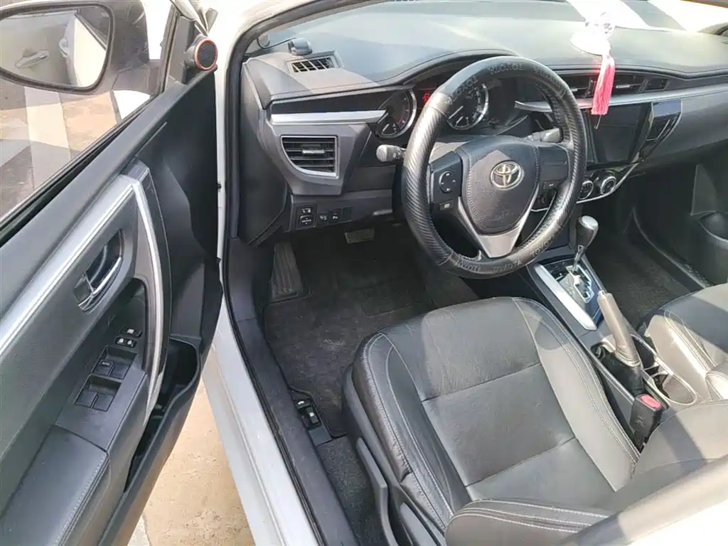 Toyota Corolla 2014 1.6L CVT GL-i Leather Edition фото 16