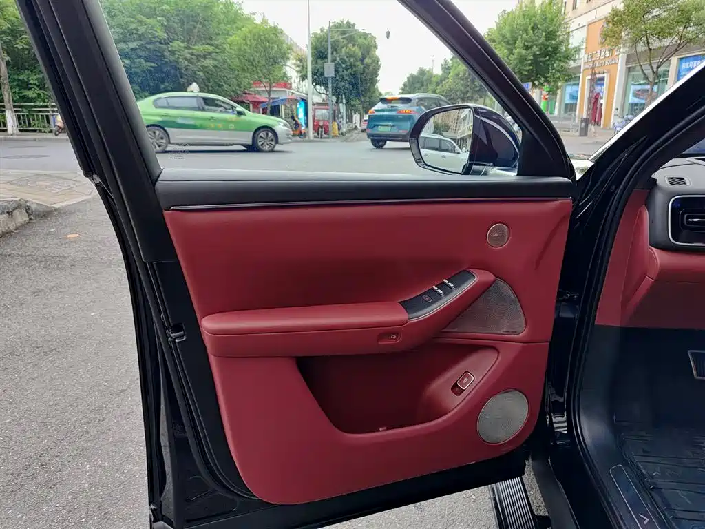 AITO Wenjie AITO M7 2026 Extended Range Max AWD 6-seater фото 6