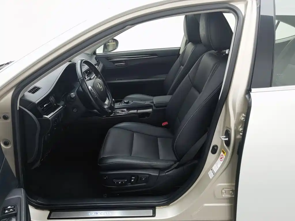 Photo 10 - Lexus ES