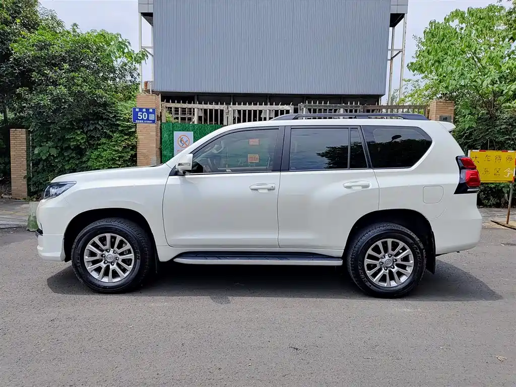 Toyota Prado 2018 3.5L Auto TX фото 3