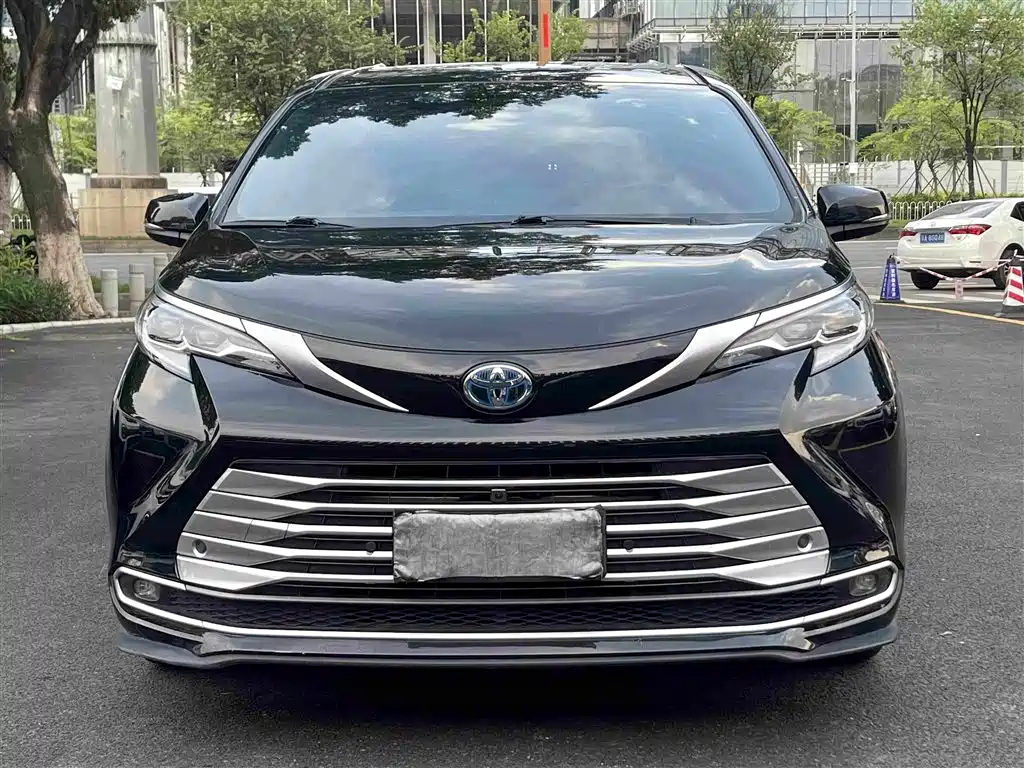 Фото 2 - Toyota Sienna