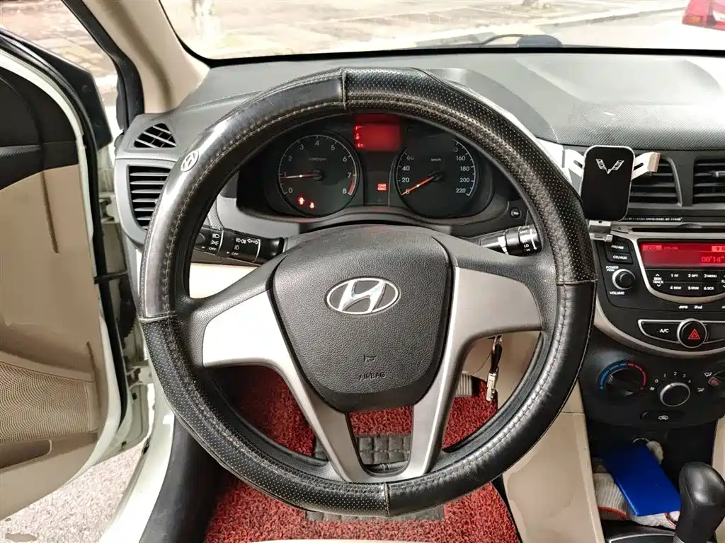 Hyundai Verna 2014 1.4L Automatic Smart GLS фото 3