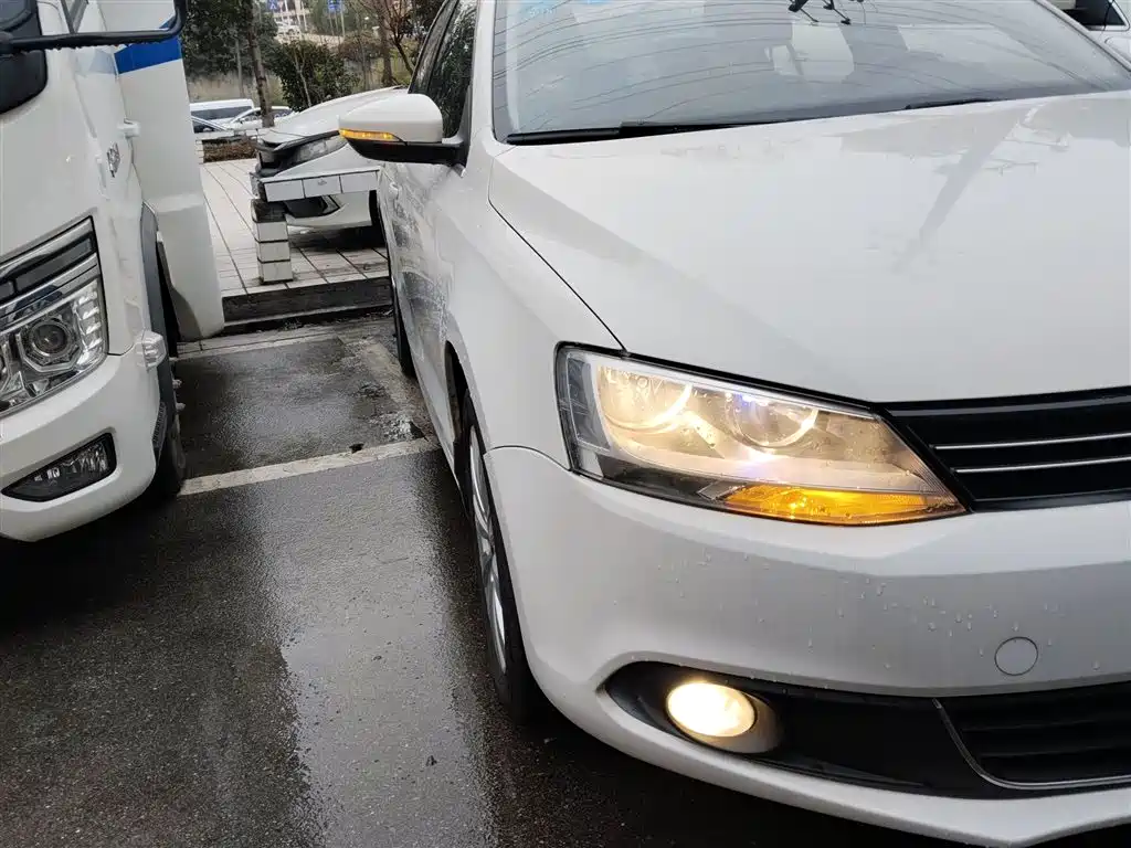 Volkswagen Sagitar 2014 Facelift 1.6L Automatic Leading Version фото 22