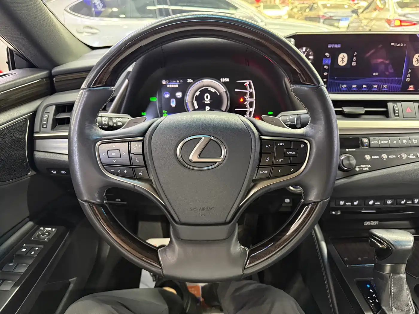 Lexus ES 2018 300h Executive Edition China V фото 18