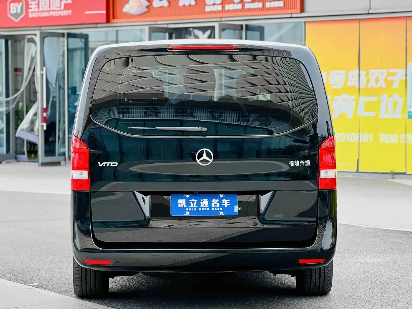 Mercedes-Benz Vito 2023 2.0T Elite 7-Seater фото 13