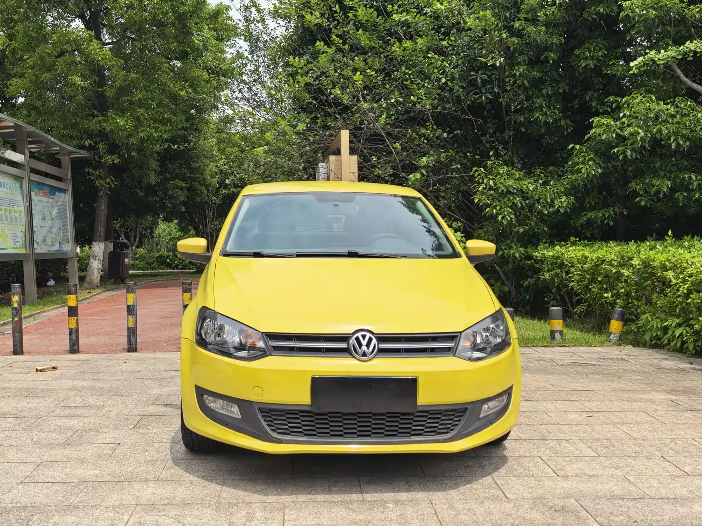Volkswagen Polo 2011 1.4L Automatic Style Edition фото 2
