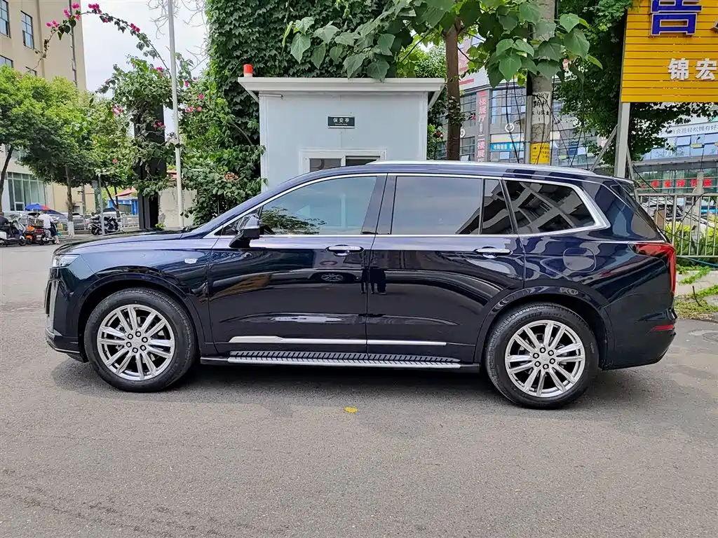 CADILLAC XT6