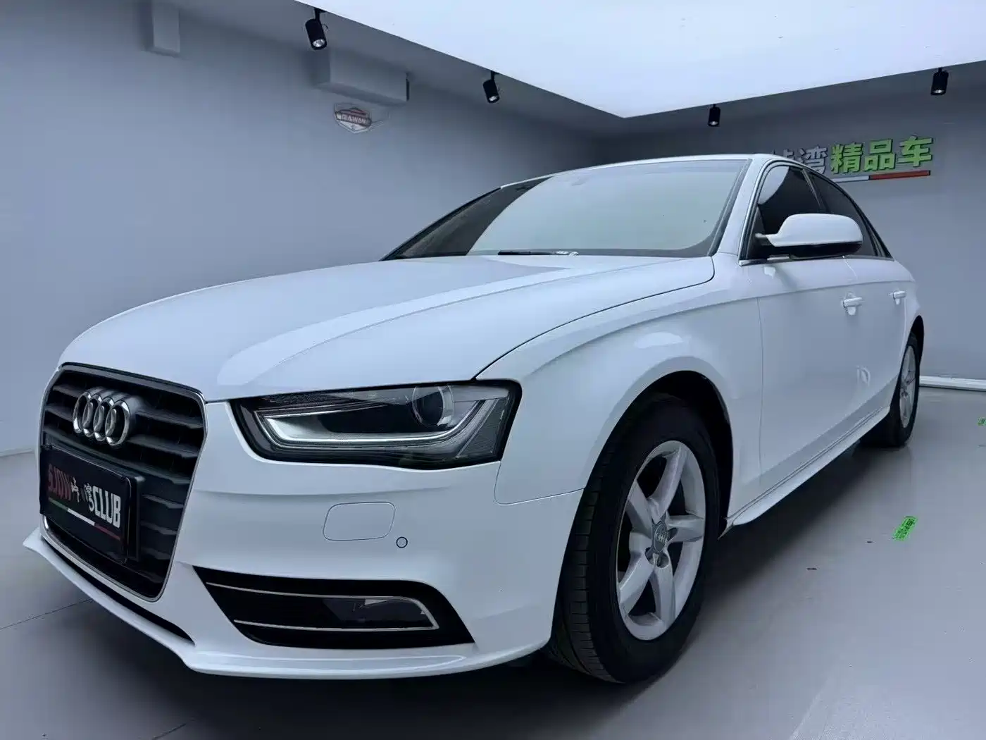 Audi A4L 2013 35 TFSI Automatic Standard фото 3