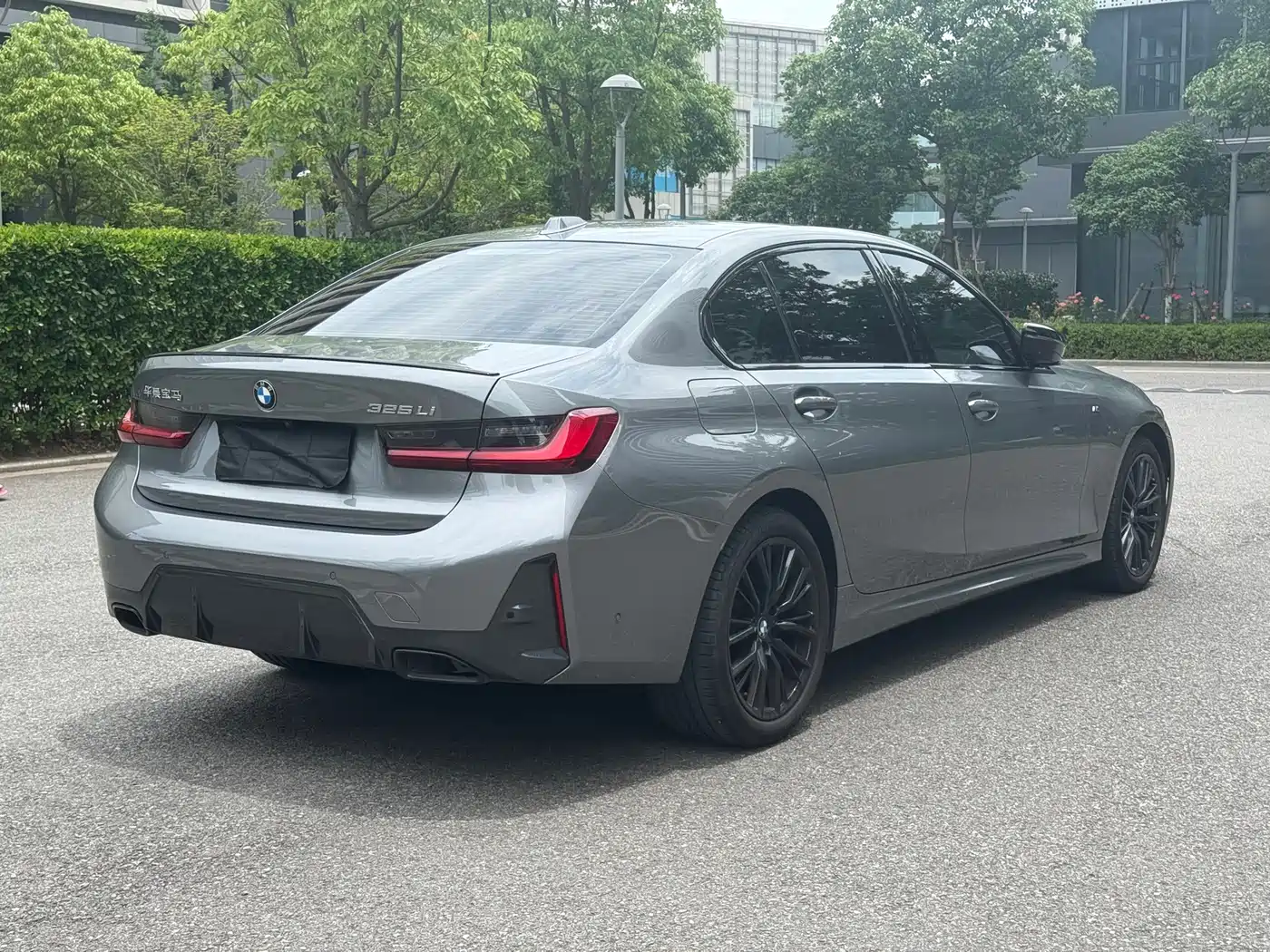 BMW 3 Series 2024 325Li M Sport Shadowline Package фото 24
