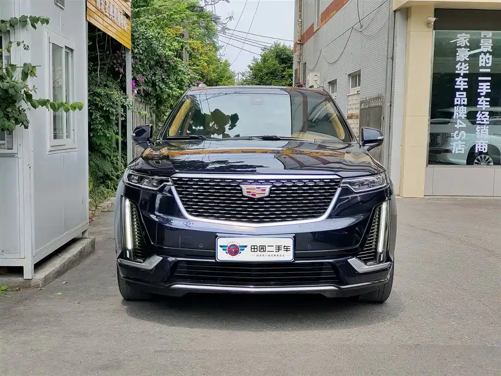 CADILLAC XT6