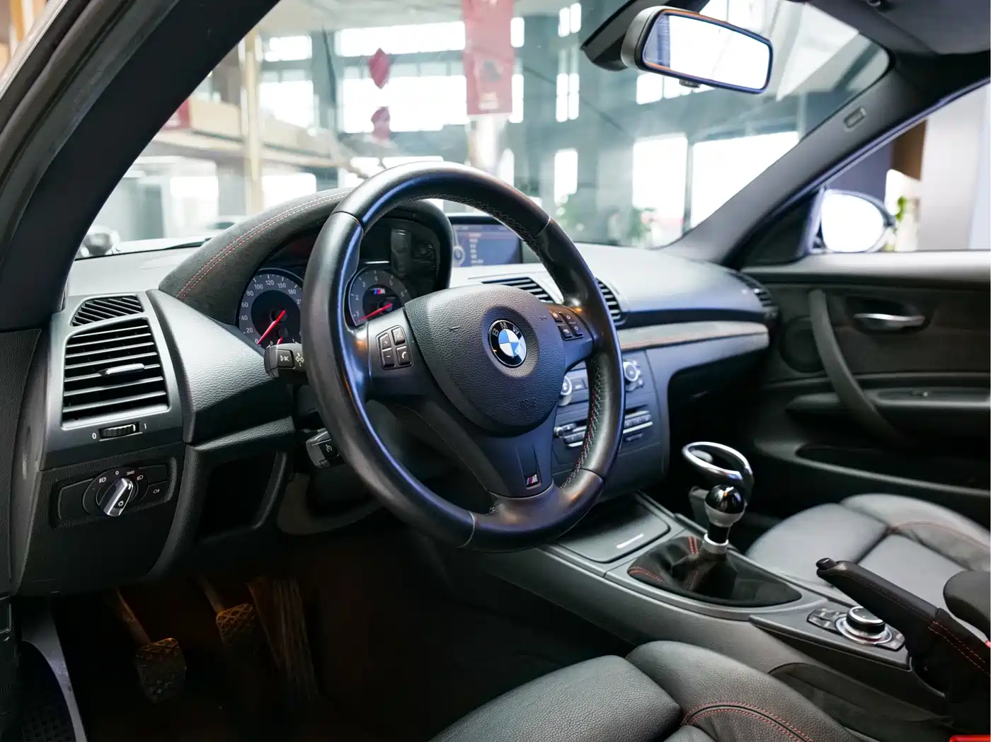 BMW 1 Series M 2011 1M Coupe фото 10