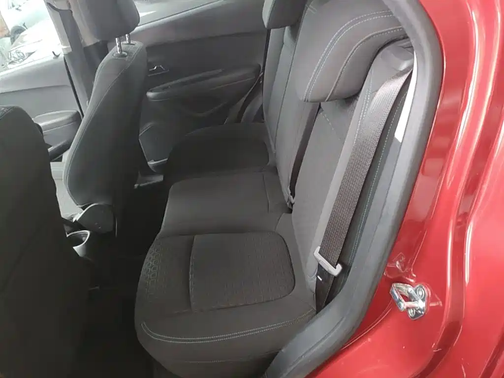 Chevrolet Trax 2016 1.4T Automatic 2WD Comfort Sunroof Edition фото 17