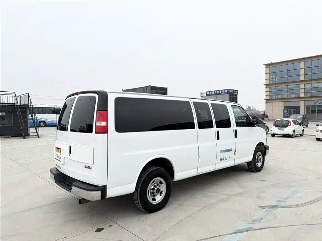 GMC Savana 2012 6.0L Leader Classic Edition фото 19