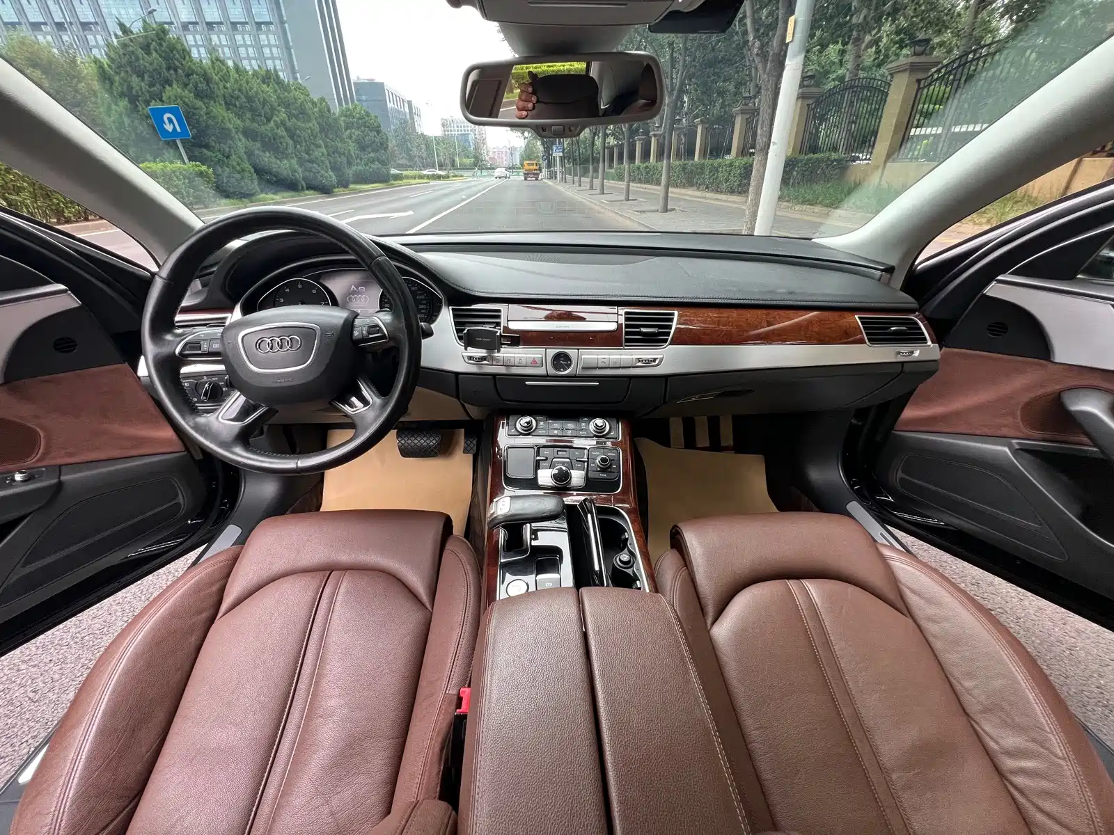 Фото 11 - Audi A8