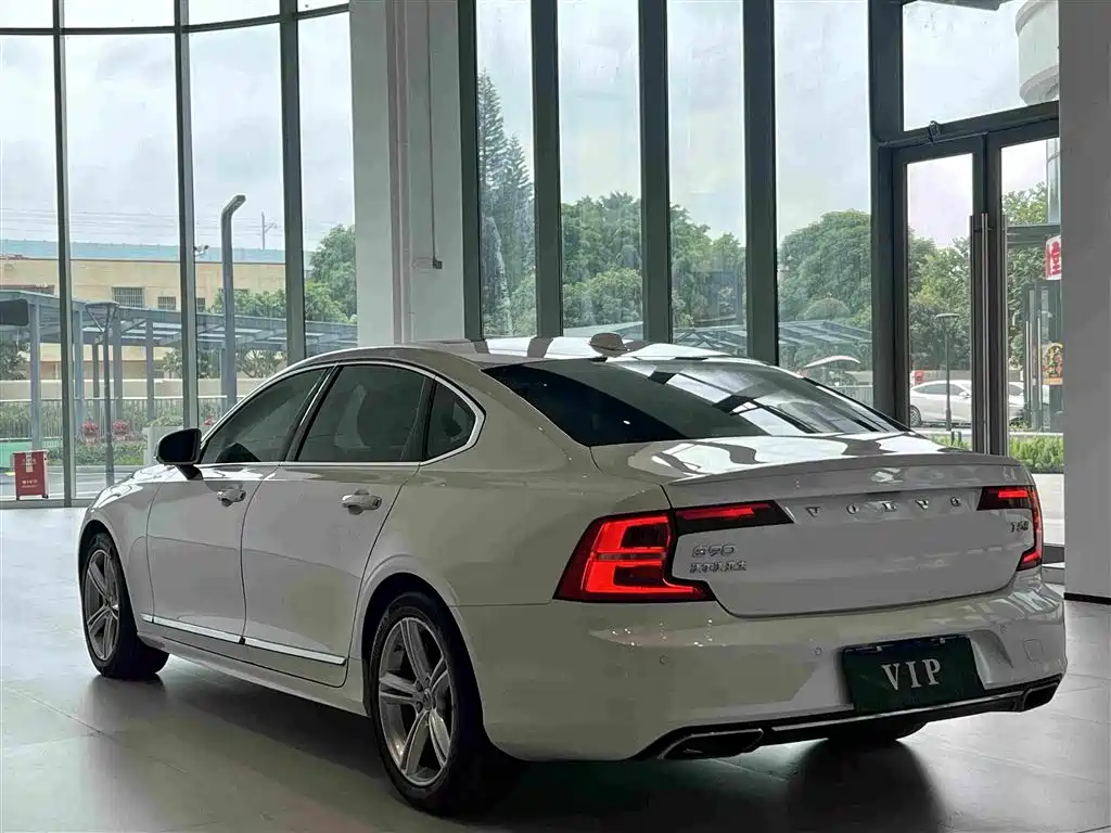 Фото 7 - Volvo S90