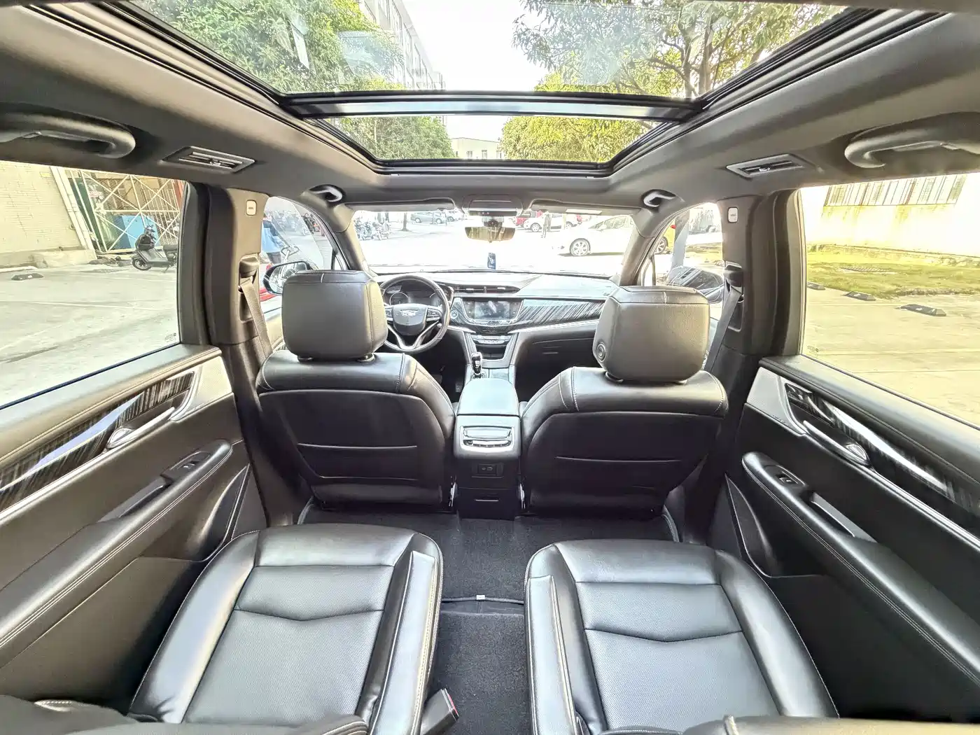 CADILLAC XT6