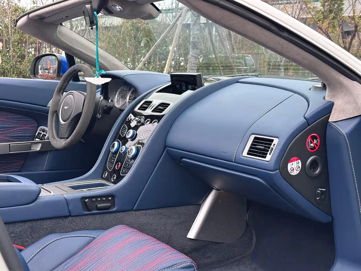 Aston Martin V8 Vantage 2017 4.7L S British Limited Convertible фото 13