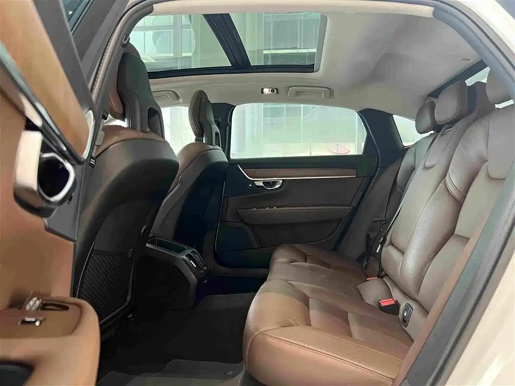 Фото 6 - Volvo S90