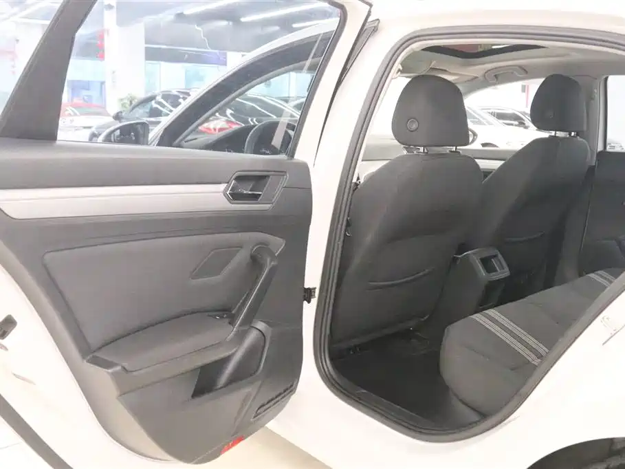 Volkswagen Lamando 2017 230TSI DSG Trend Edition фото 12