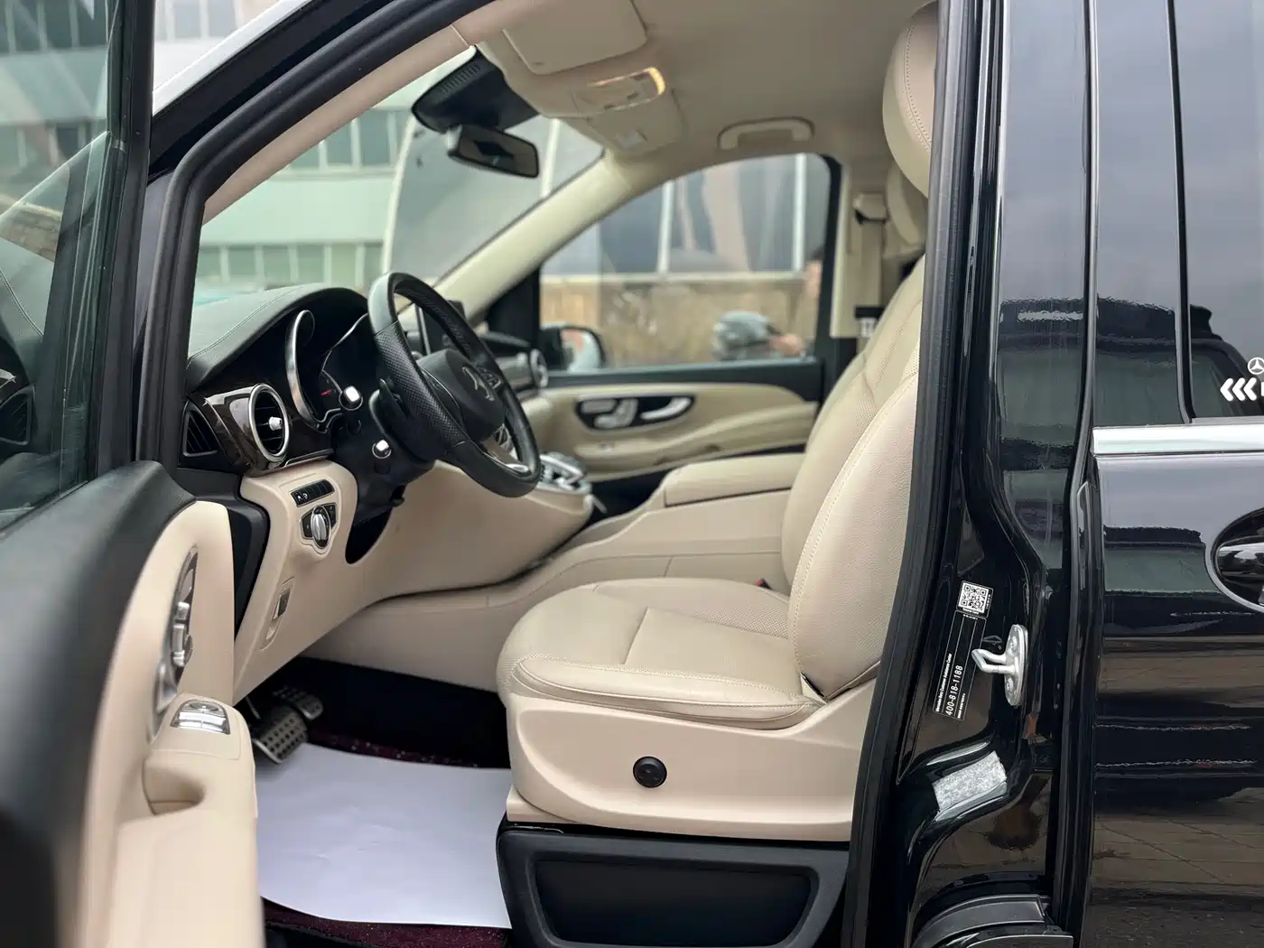 Mercedes-Benz V-Class 2018 V 260 L Premium Long Wheelbase Edition China VI фото 7