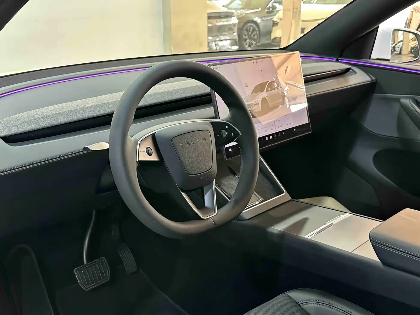 TESLA MODEL Y