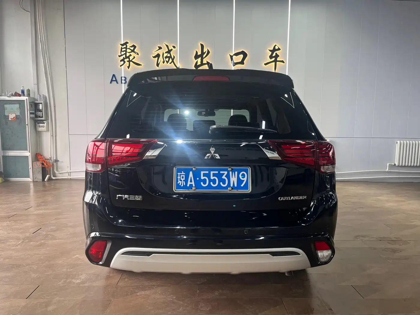 MITSUBISHI OUTLANDER