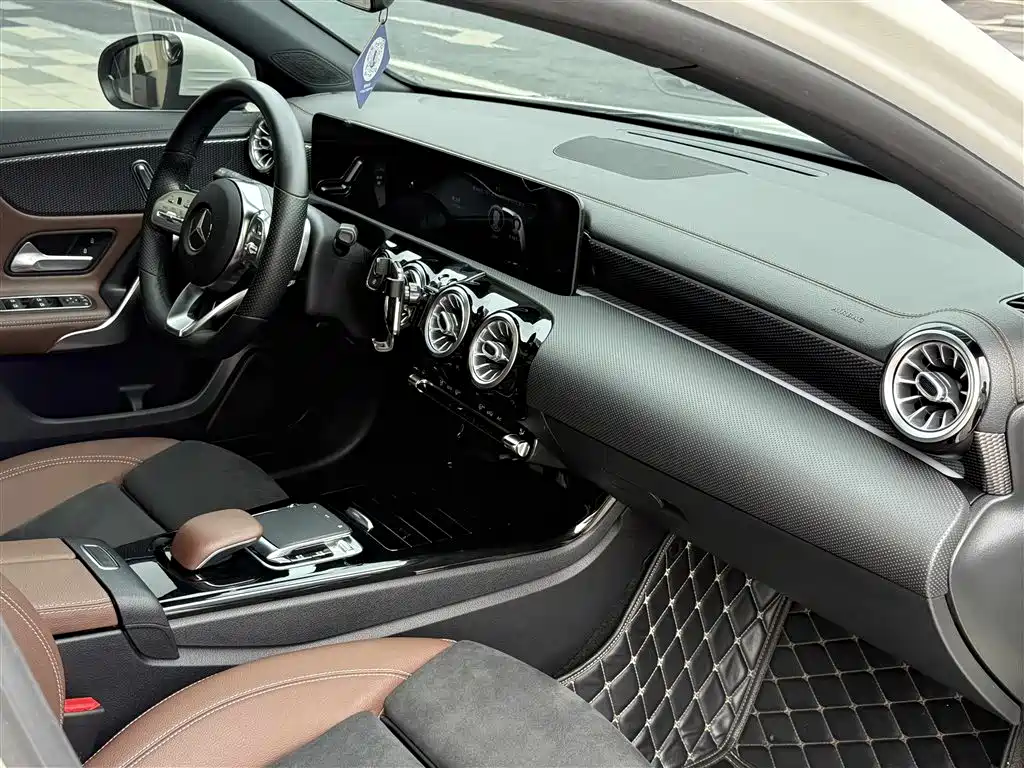 Mercedes-Benz A-Class 2020 A 200 L Sport Sedan фото 32