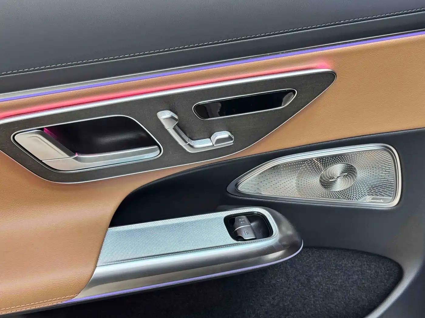 Mercedes-Benz E-Class 2025 E 300 L Luxury фото 8