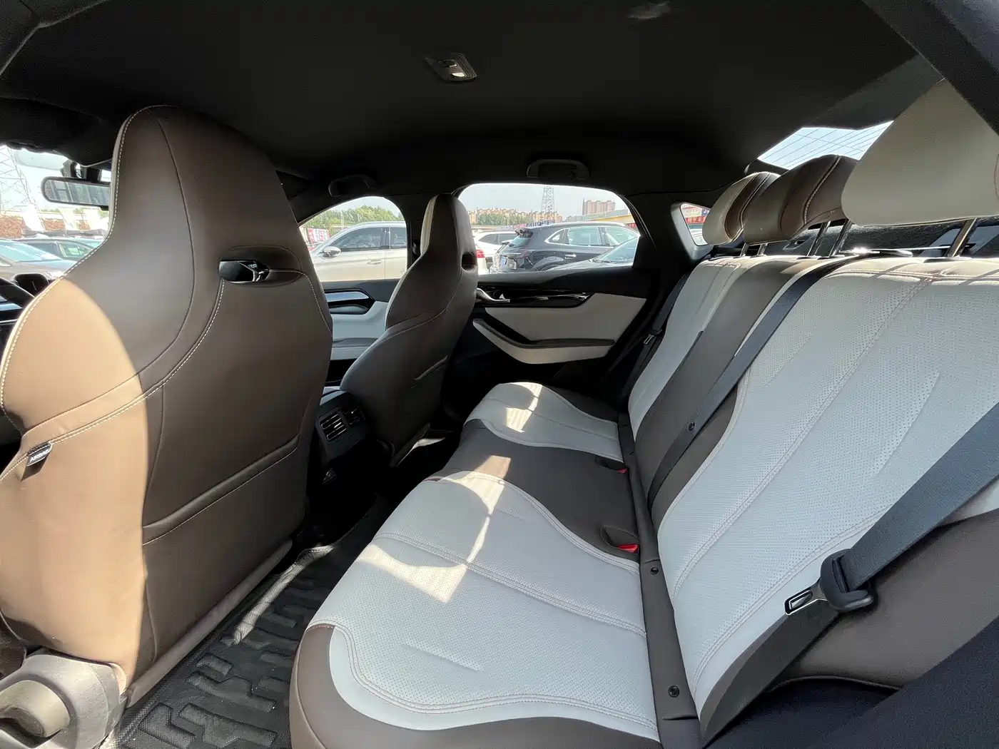 BYD Qin PLUS 2024 Glory Edition DM-i 55KM Leading фото 8