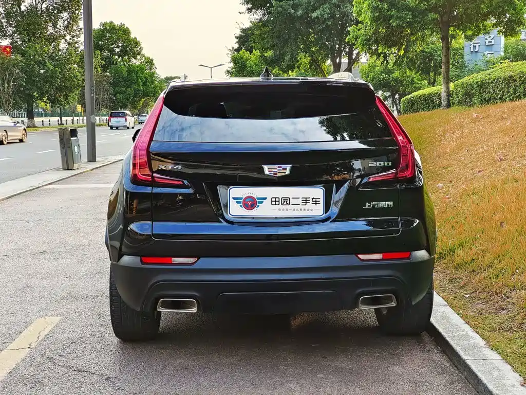 Cadillac XT4 2022 2021 28T FWD Technology Edition