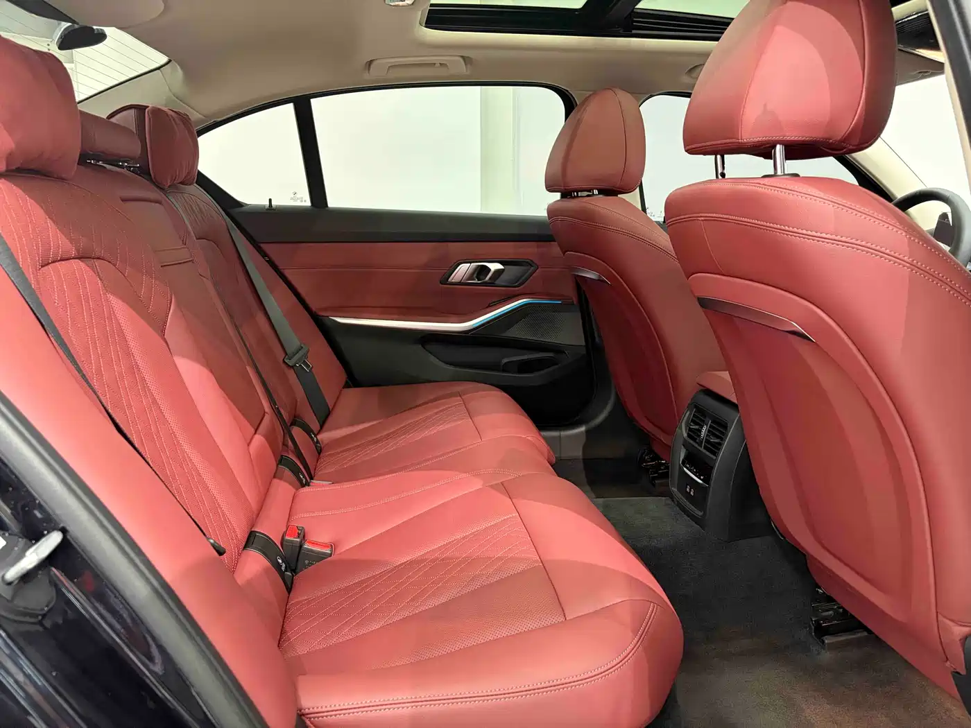 BMW 3 Series 2025 325Li M Sport Package фото 15