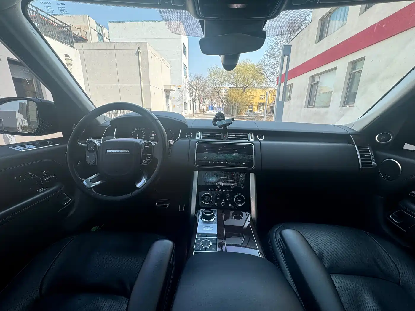 Land Rover Range Rover 2022 3.0 L6 360PS Heritage Edition фото 15