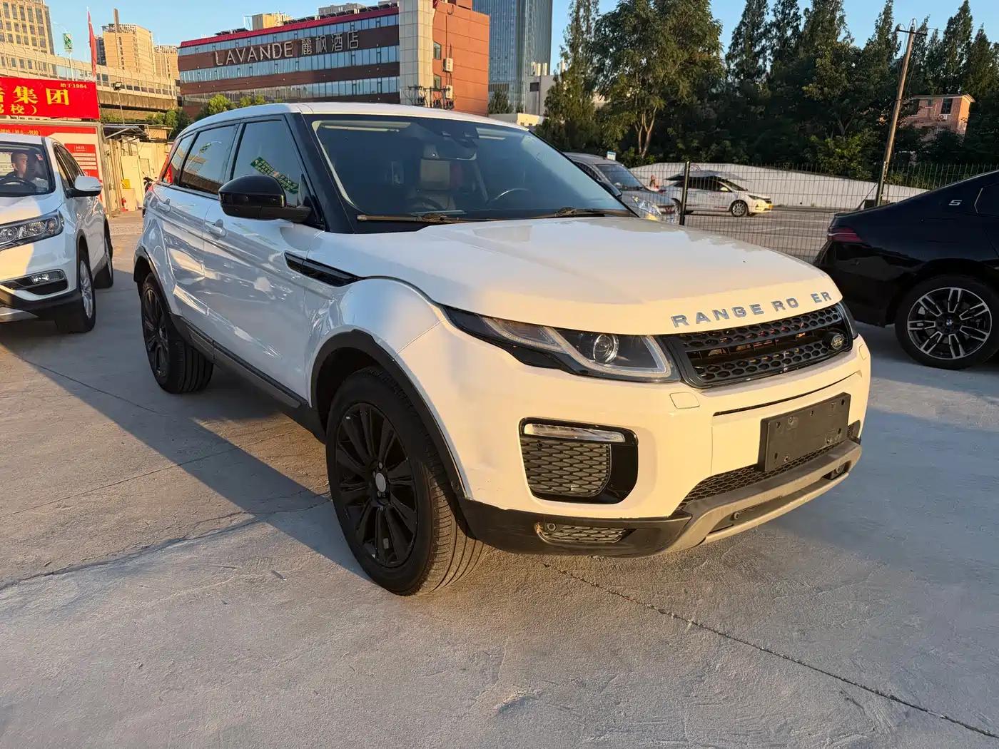 Photo 3 - Land Rover Range Rover Evoque