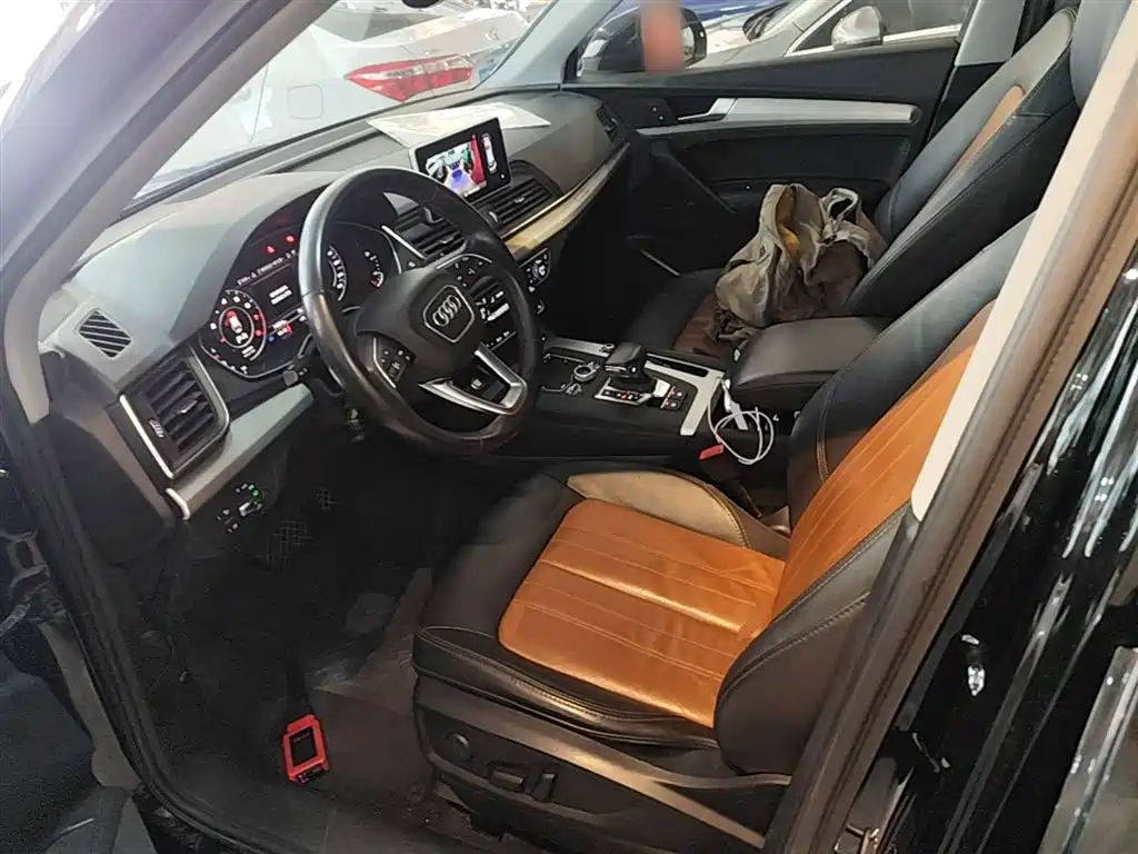 Audi Q5L 2020 Facelift 40 TFSI Honor Fashion фото 15